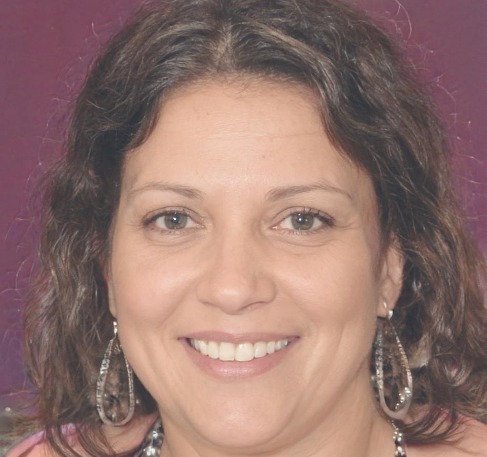Elena Varga, coordinadora de programas financieros
