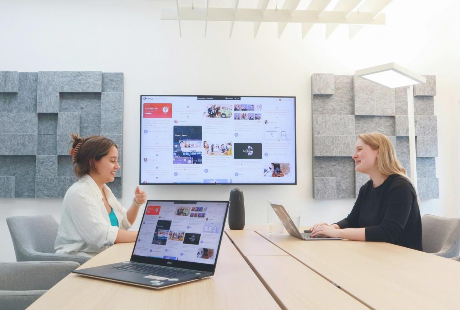 Equipo de quixiralta trabajando en consultoría financiera personalizada